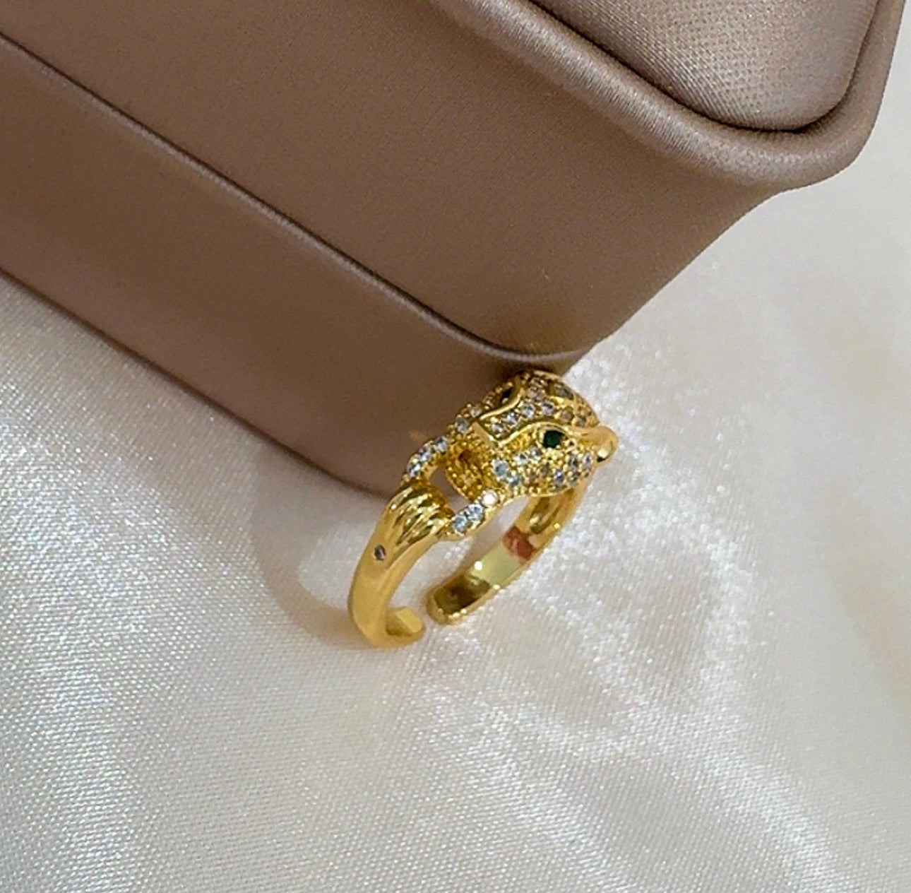 Pantera ring