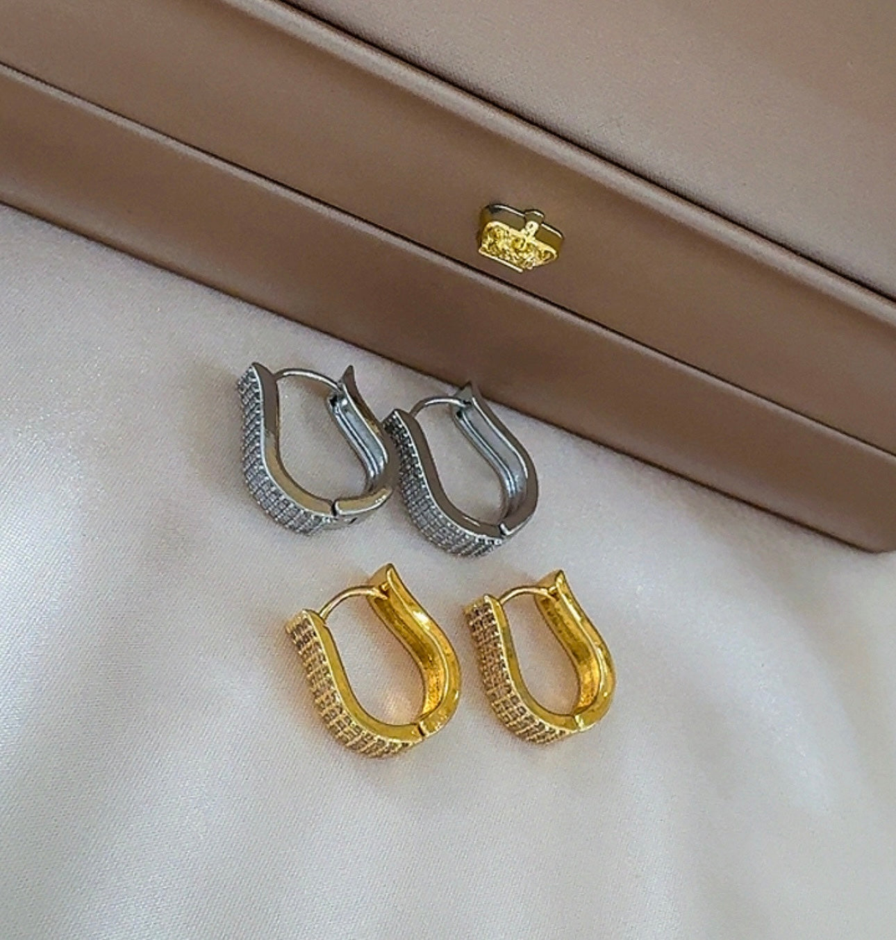 Scarlet hoops