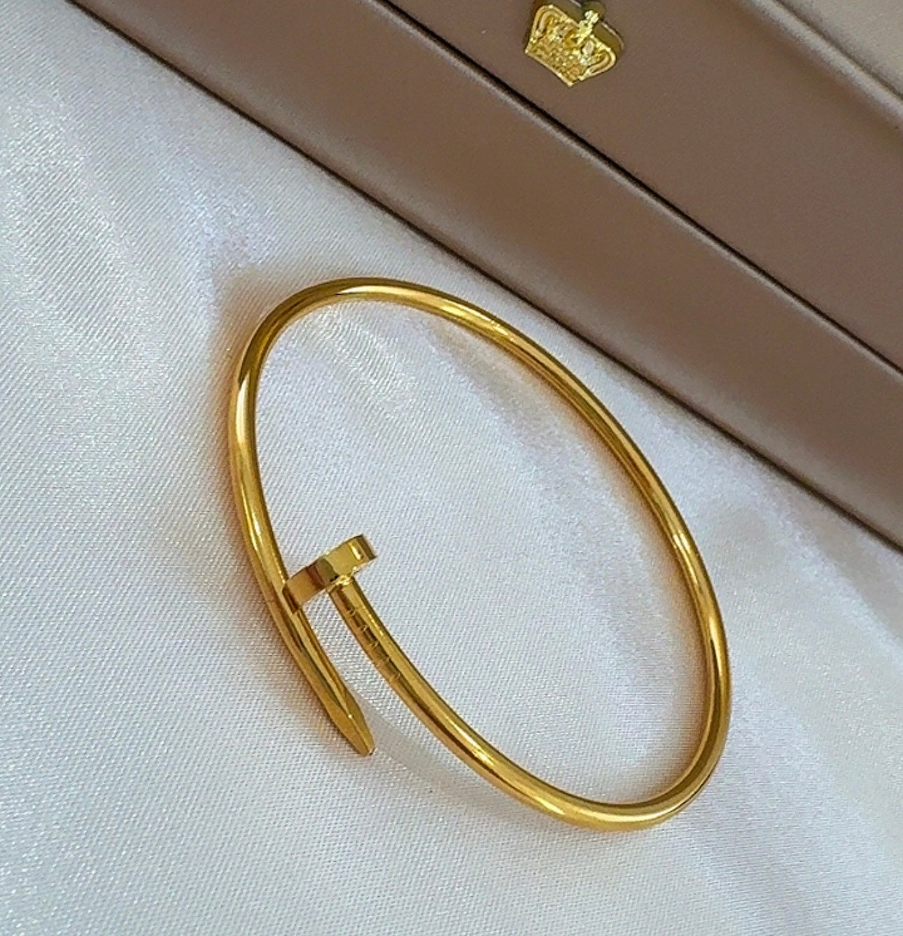 Plain nail bracelet