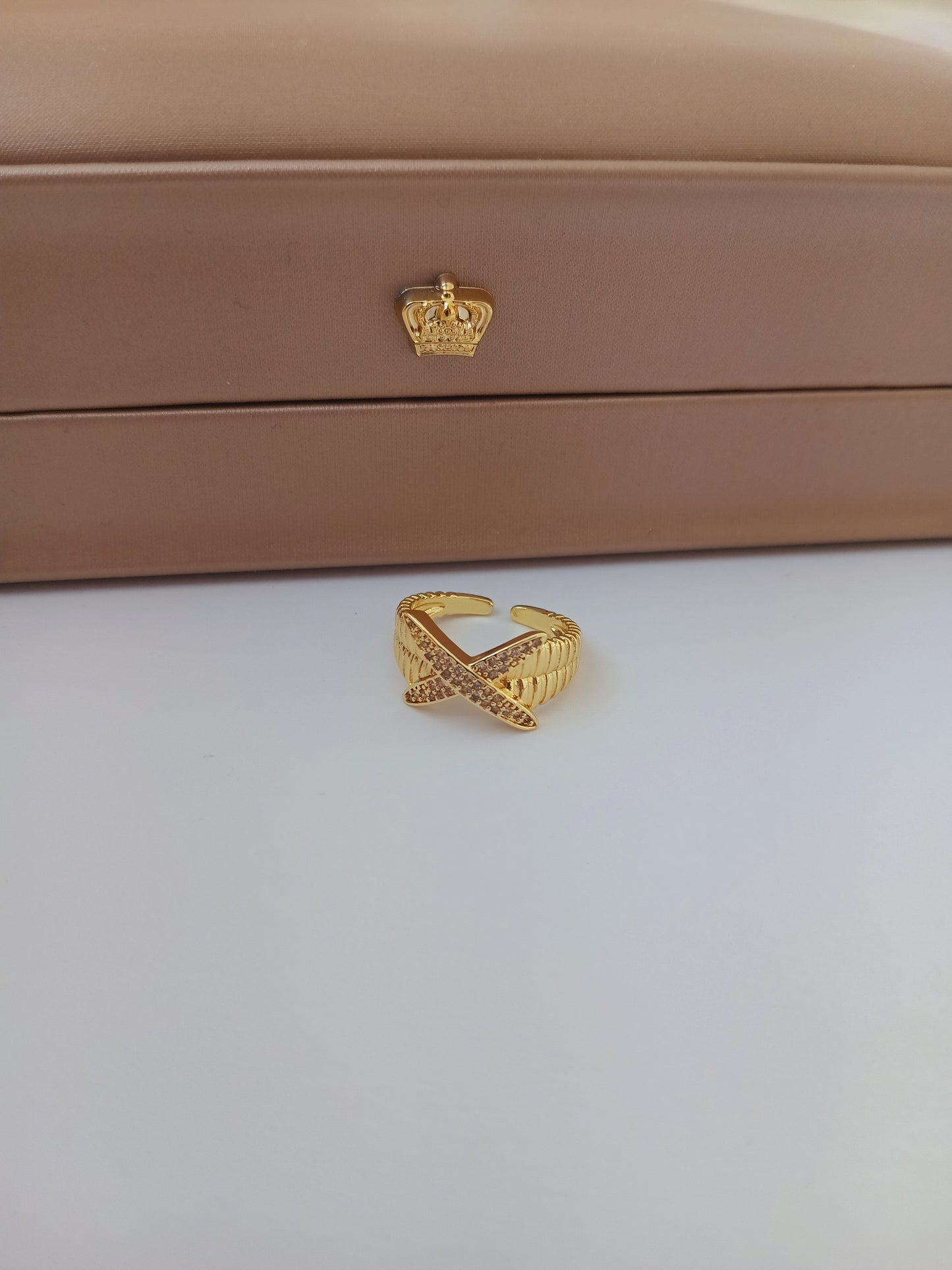 Lara ring