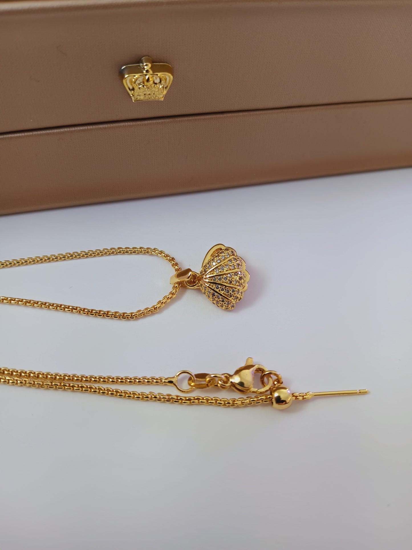 Concha necklace