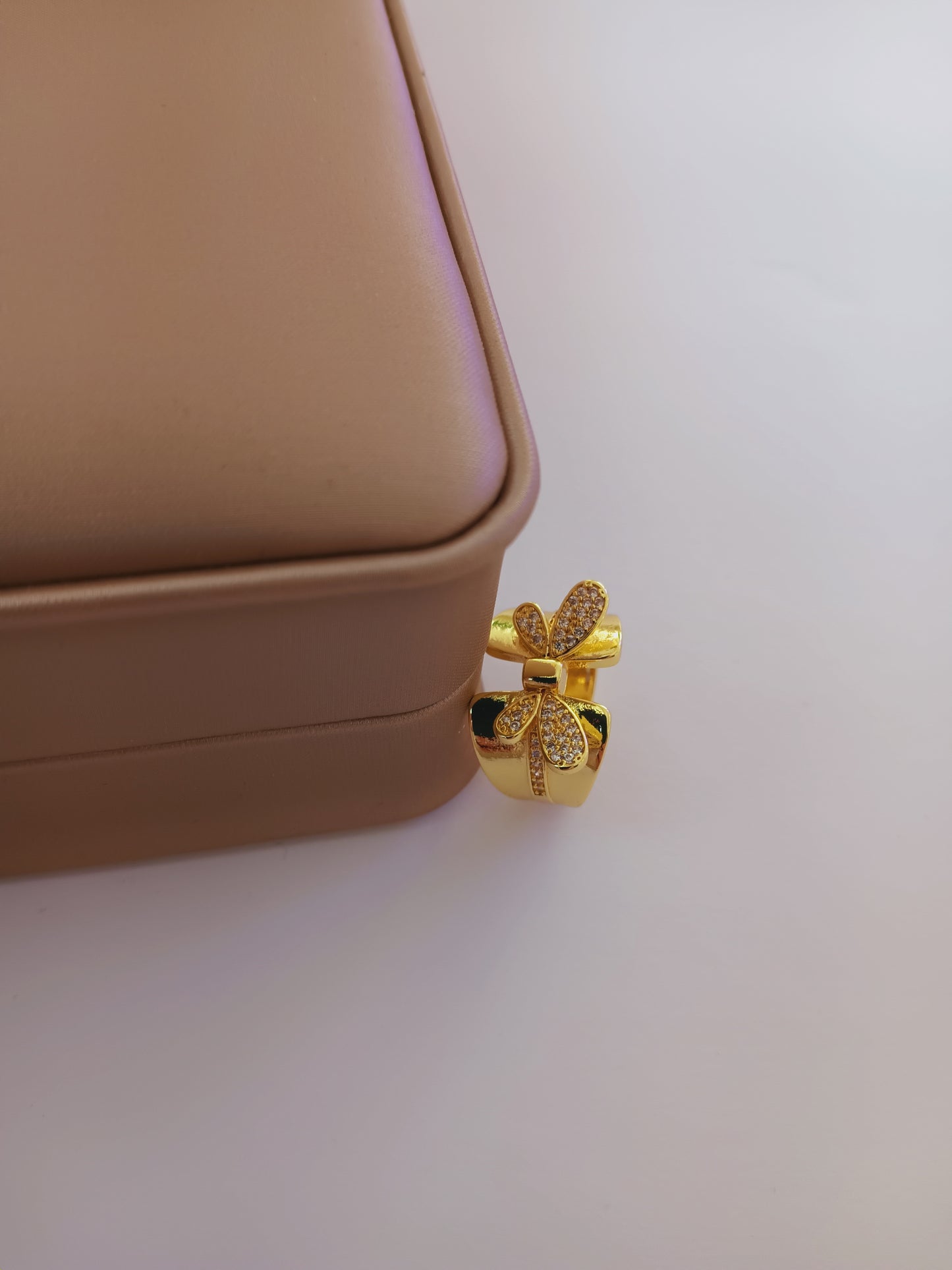 Lara ring