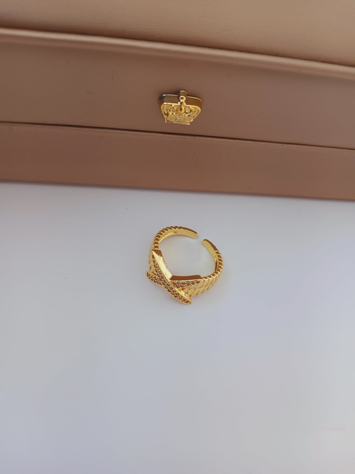 Lara ring