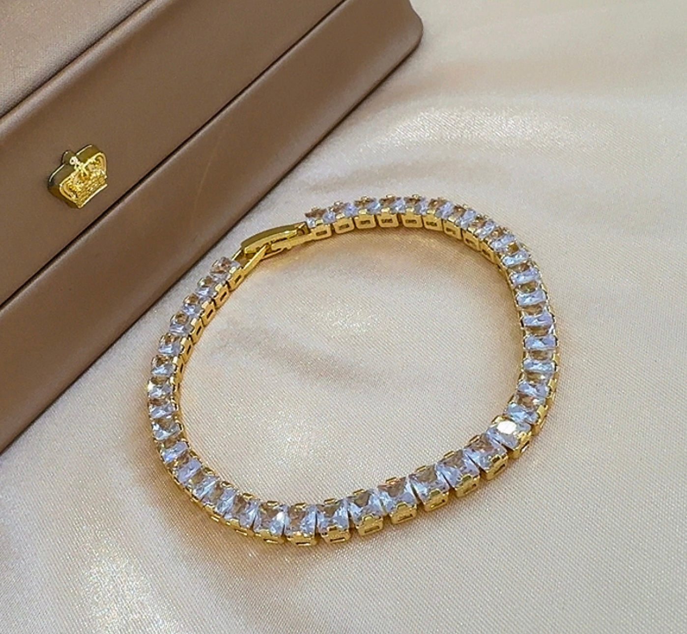 Tennis bracelet