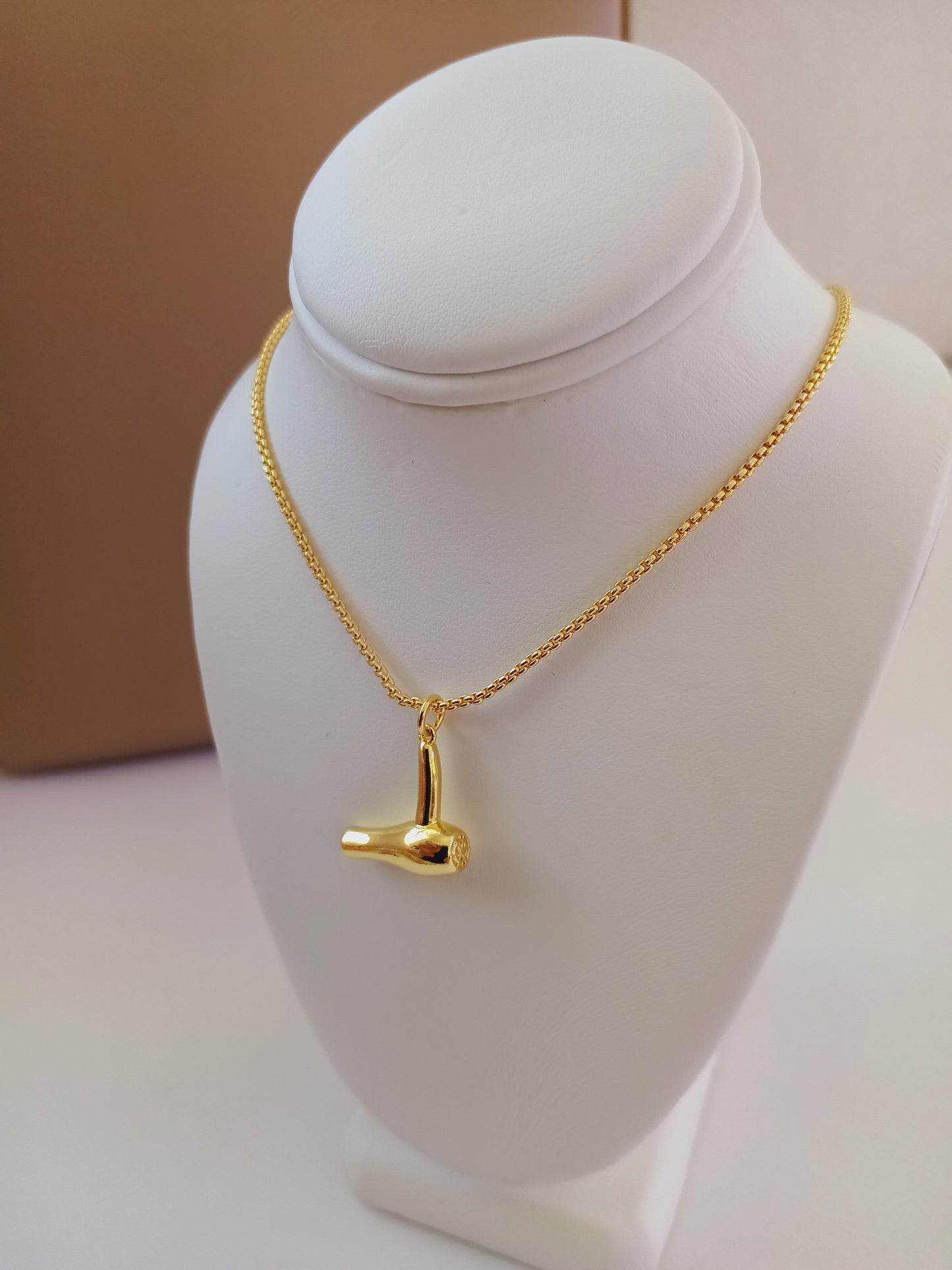 Blower necklace