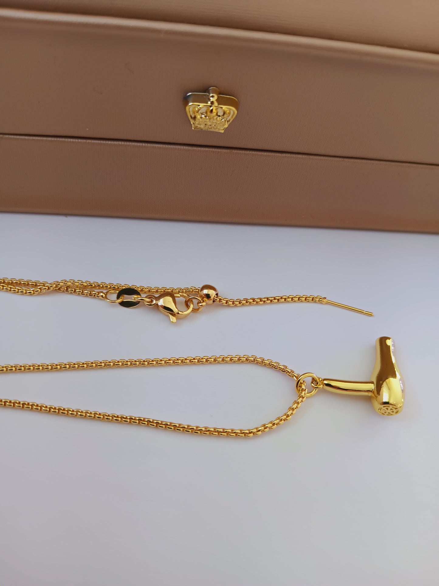 Blower necklace