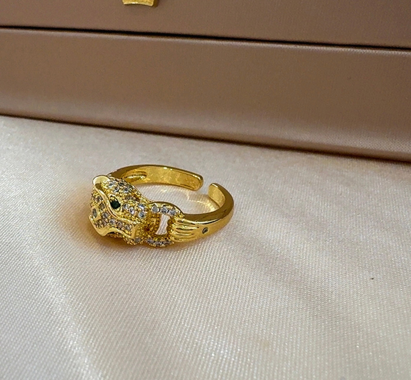 Pantera ring