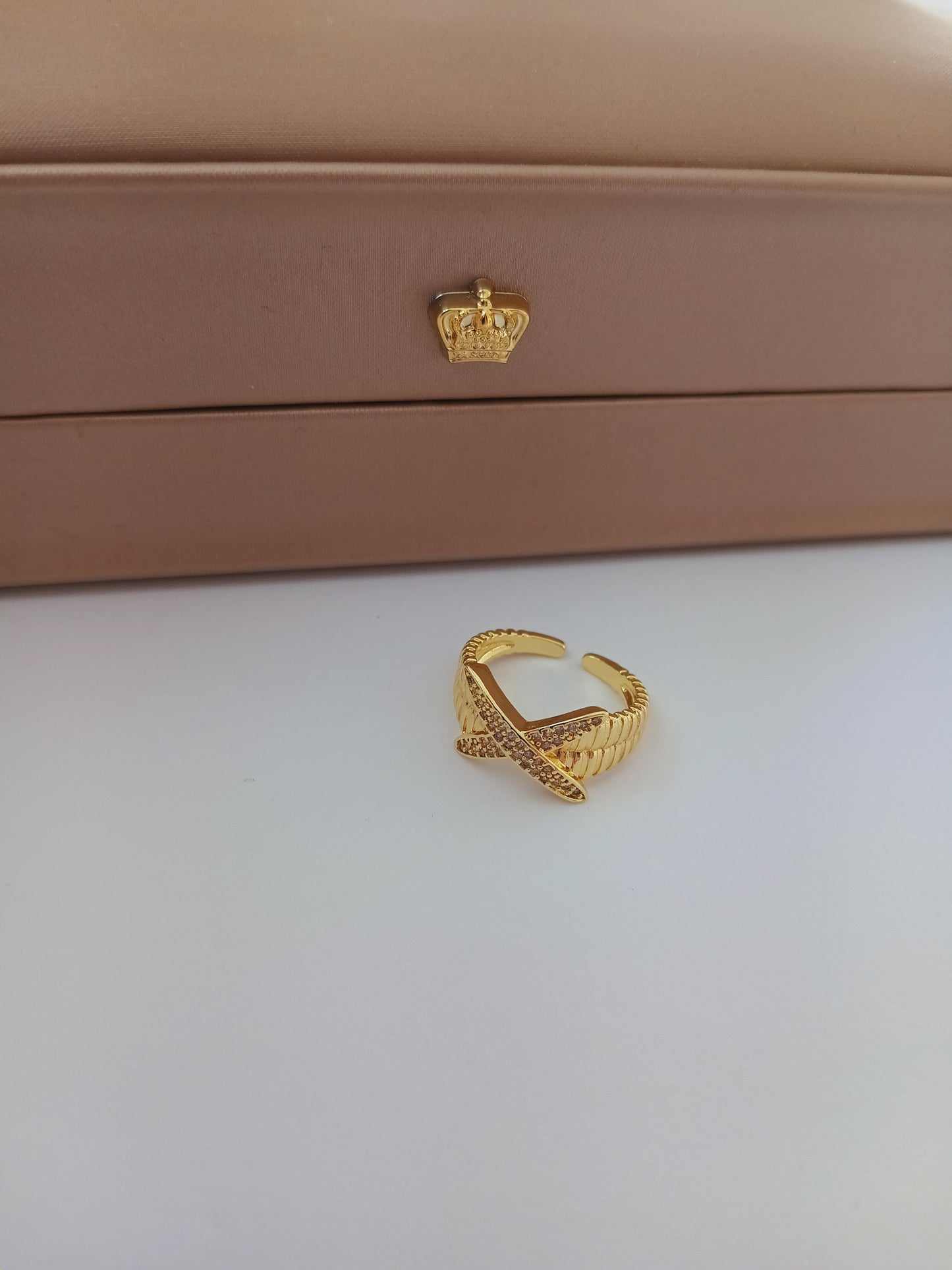 Lara ring