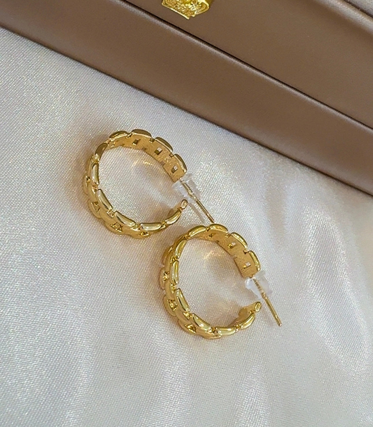 Cassie hoops