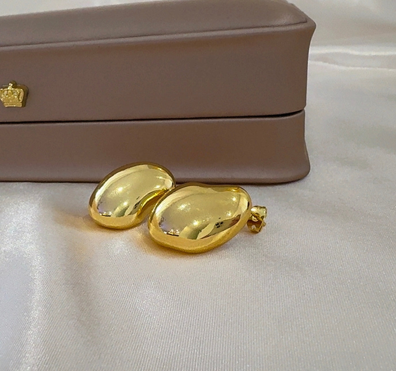 Almond earrings