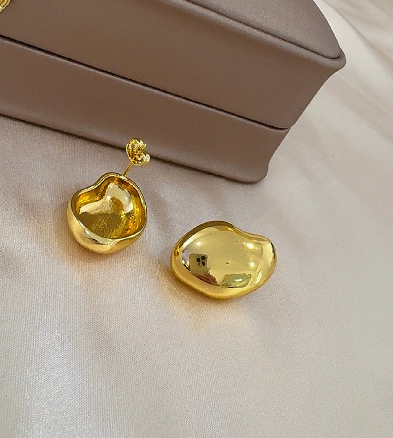 Almond earrings