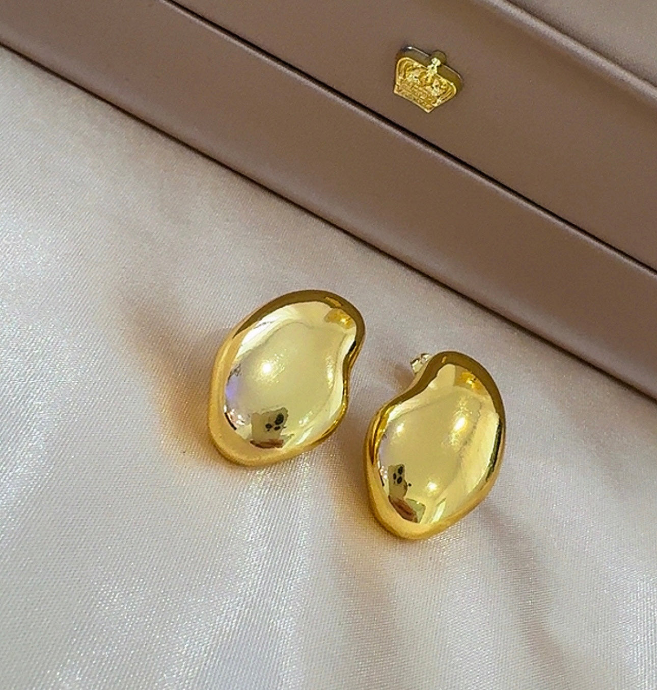 Almond earrings