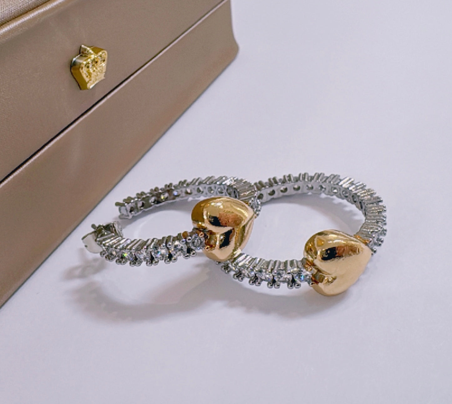 Penelope hoops