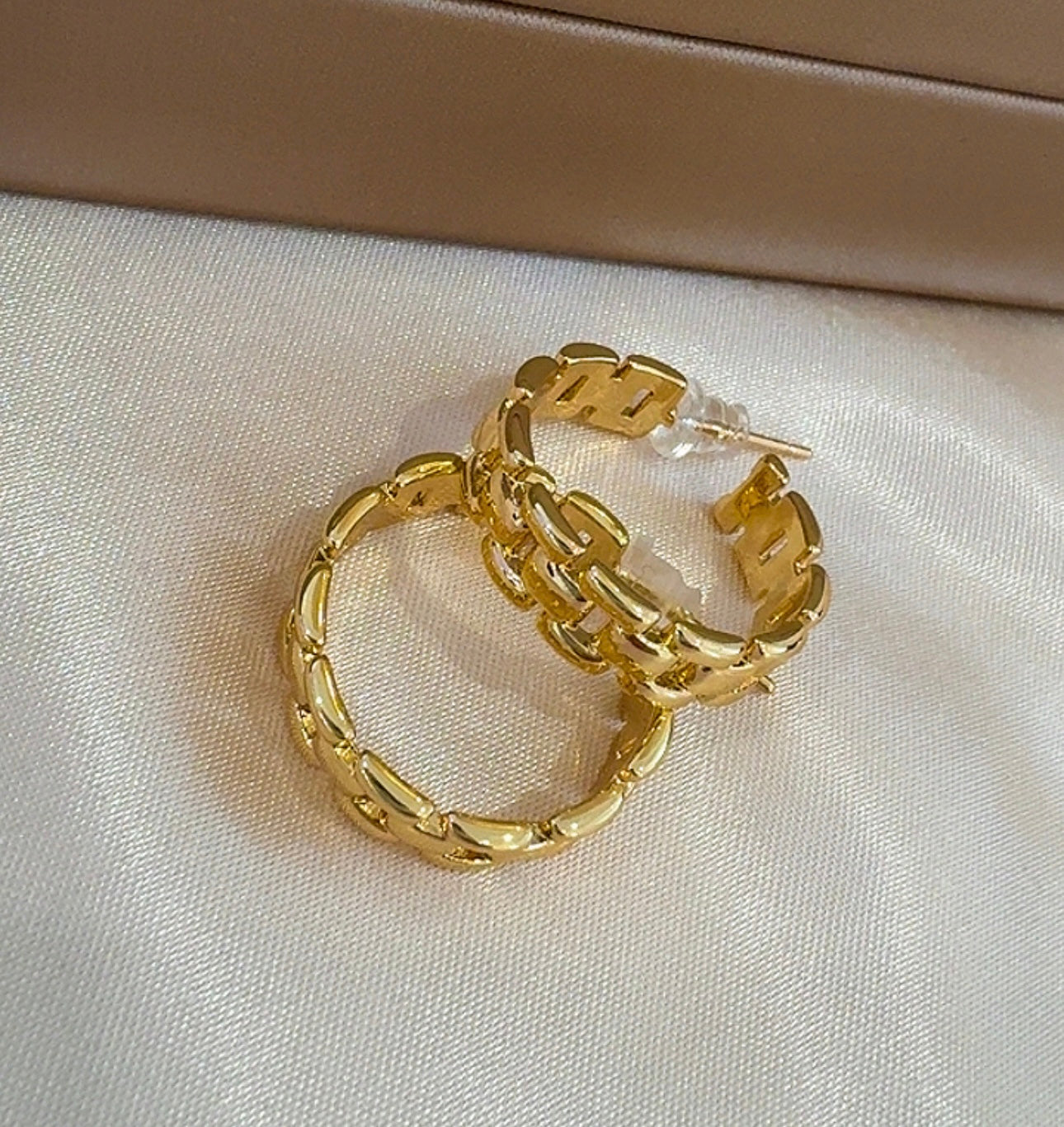 Cassie hoops