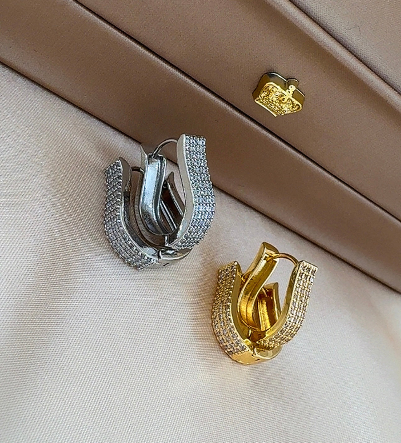 Scarlet hoops