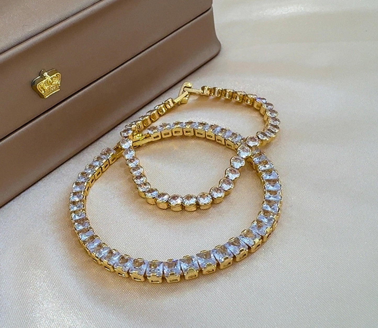 Tennis bracelet