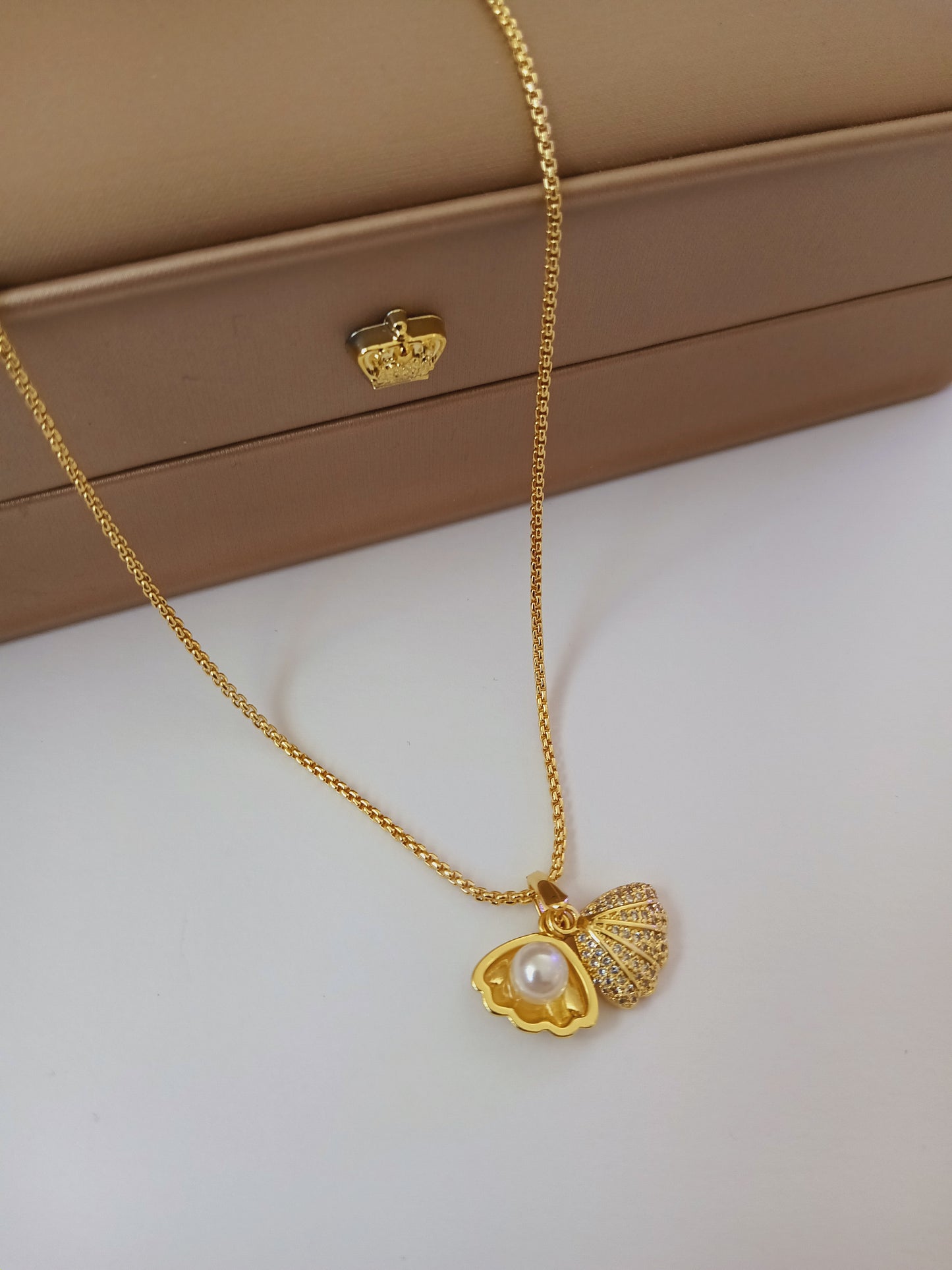 Concha necklace