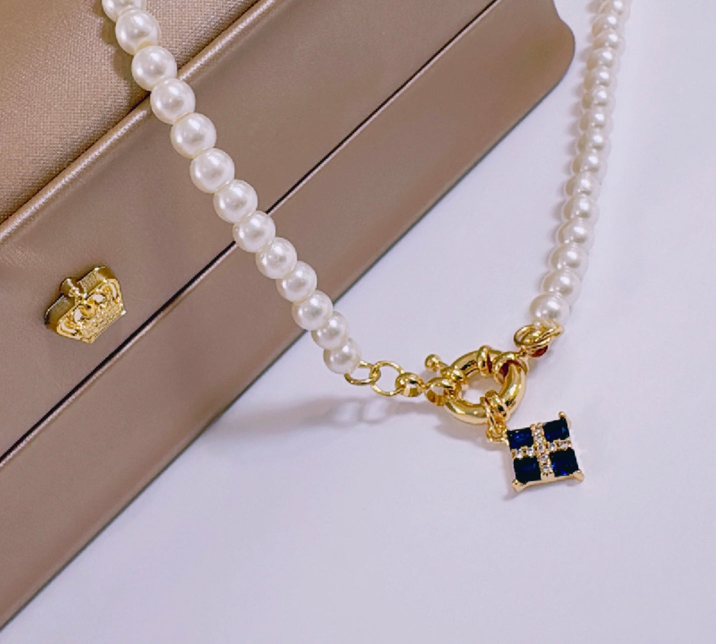 Aloma necklace
