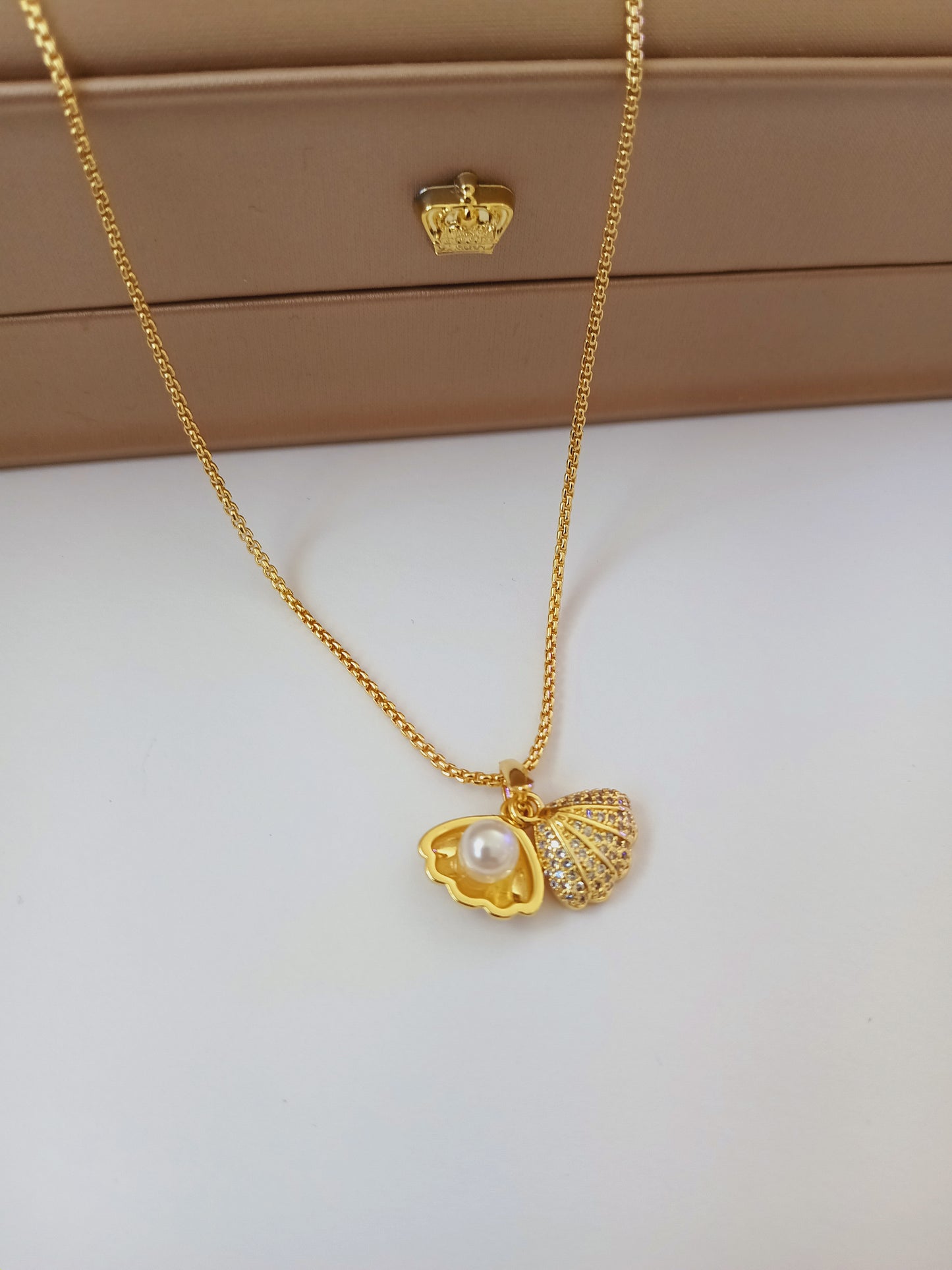 Concha necklace