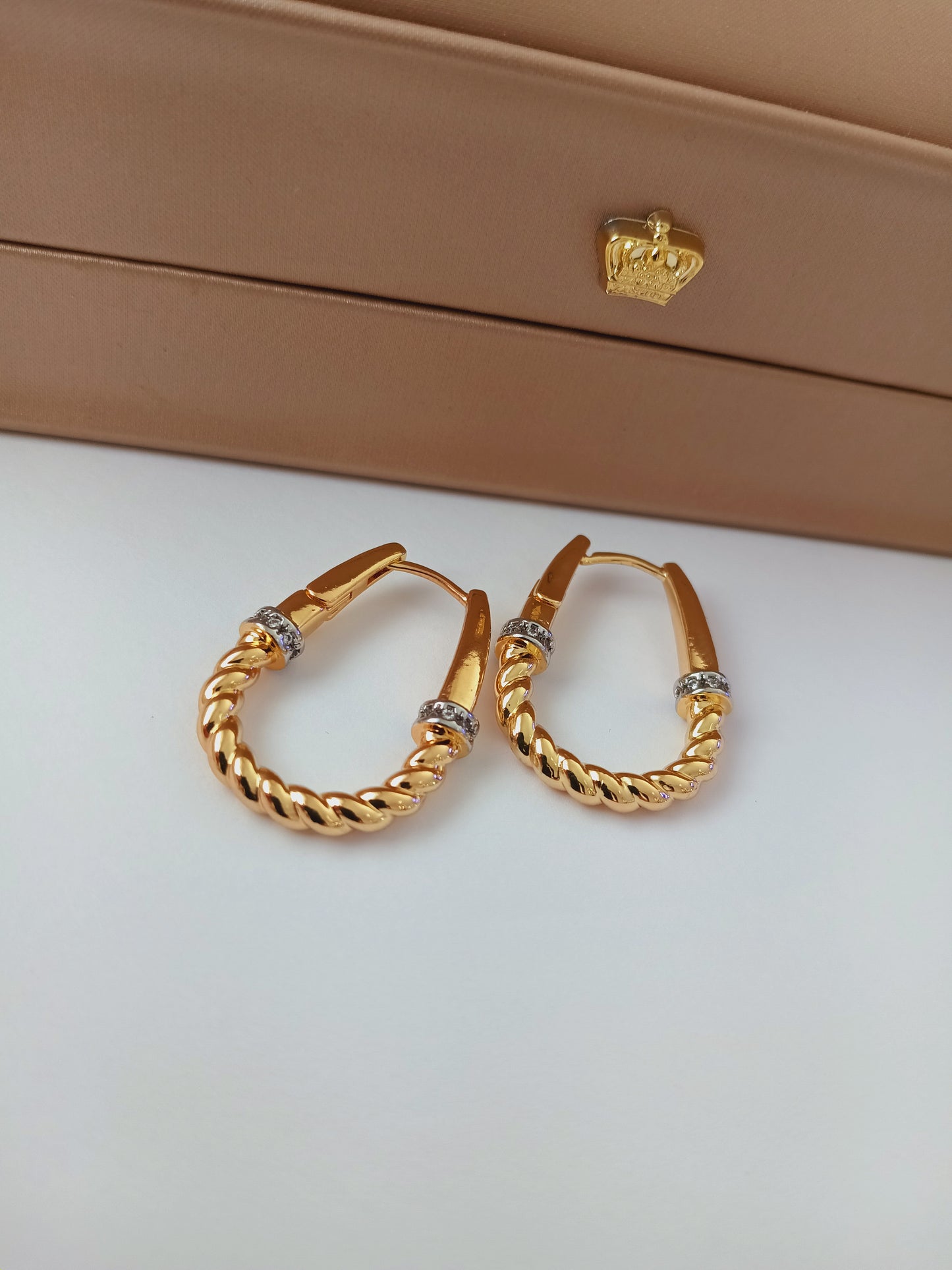 Clau hoops