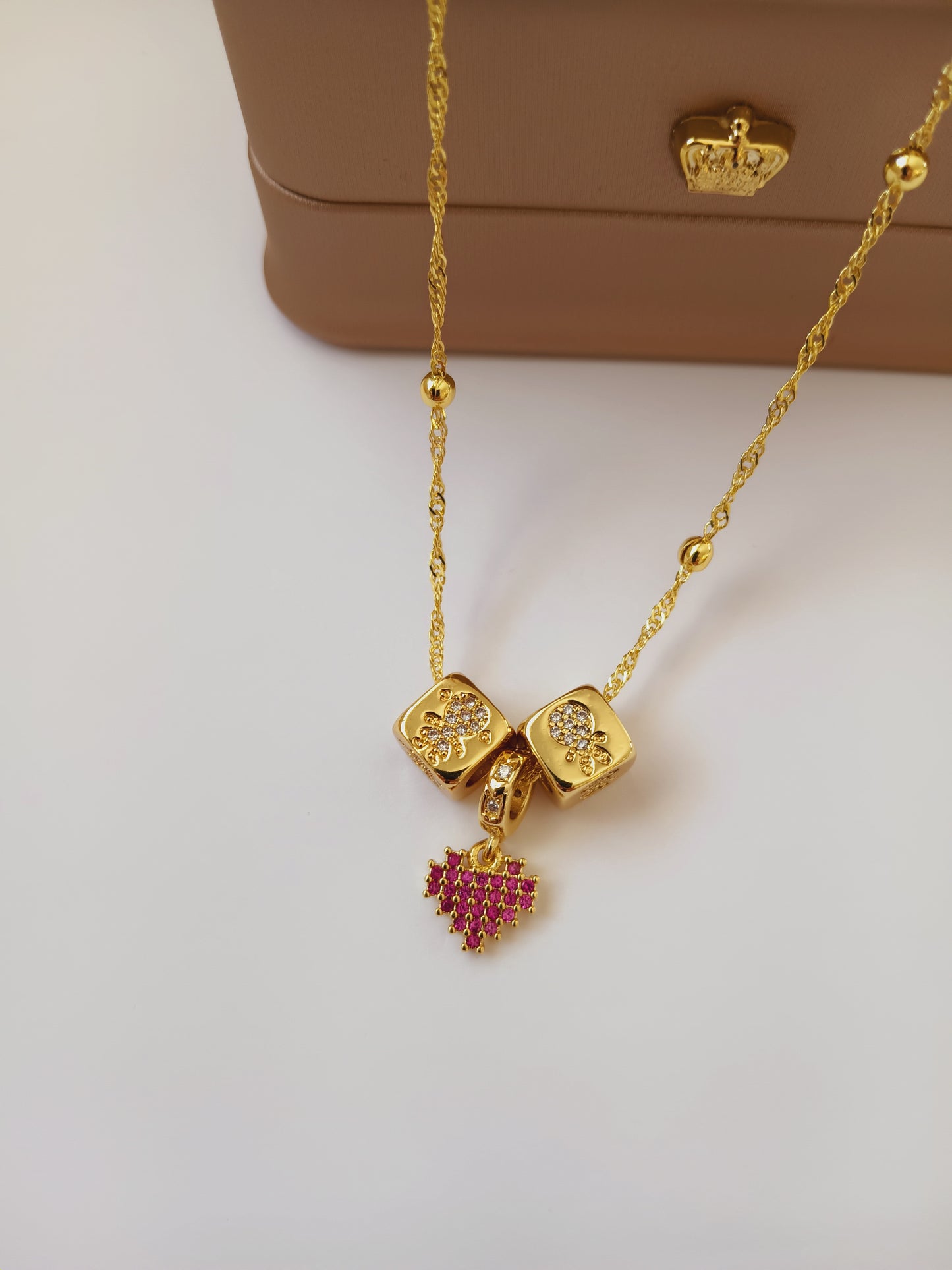 Velve necklace